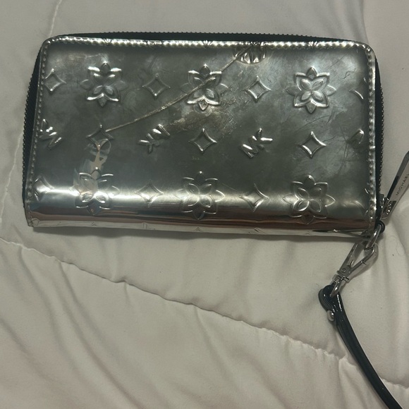 Michael Kors Silver Wristlet Wallet - Picture 2 of 3
